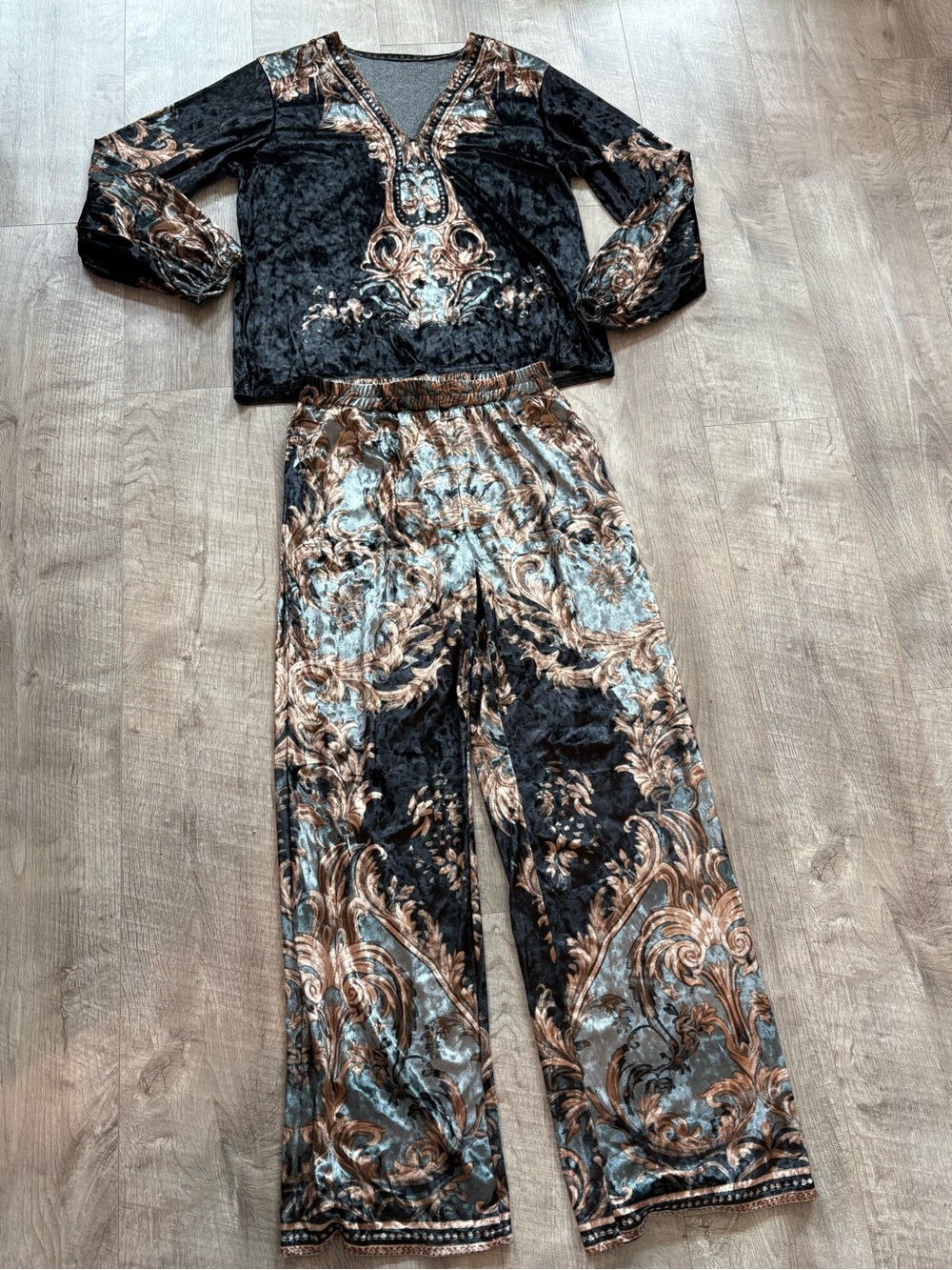 Elegant Velvet Wide-Leg Pants in Black & Bronze Scroll